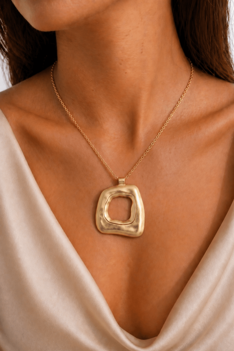 AURA SCULPTED GOLD NECKLACE - ÉCLAT MARBELLA